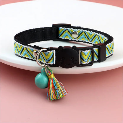 Collier réglable pour chat avec pompons et cloches