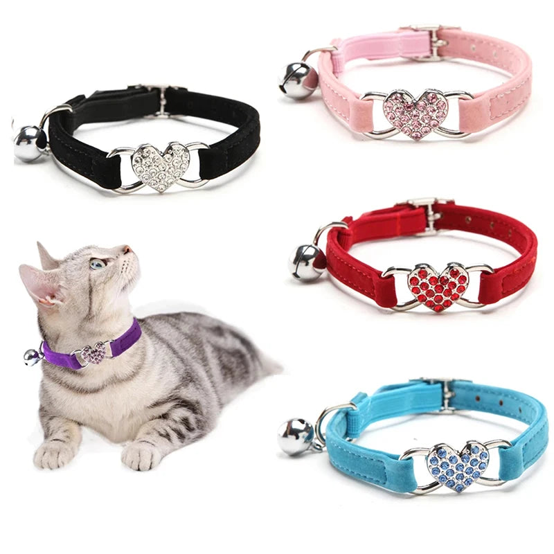 Collier pour chat avec breloque en forme de cœur et clochette